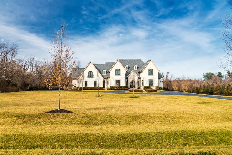 A rural sober living home in the suburbs of Philadelphia. Large white house with spacious front and backyard representing a place of rest and rejuvenation.